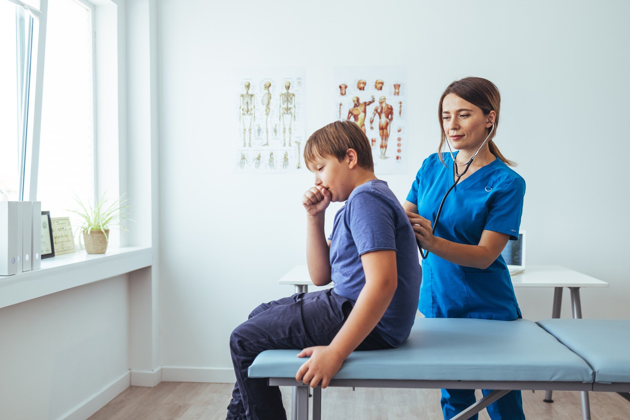 Tuse productiva, copil consult medic